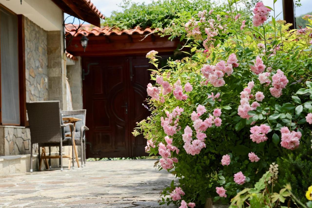 Iliikova House Hotel Kalofer Exterior foto